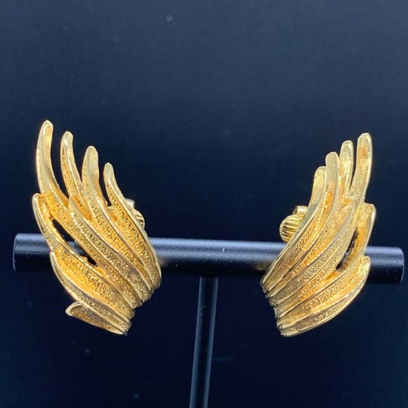 NOS D'Orlan Vintage Gold Tone Feather Wing Flame Clip On Earrings 1-3/8" - Picture 1 of 5